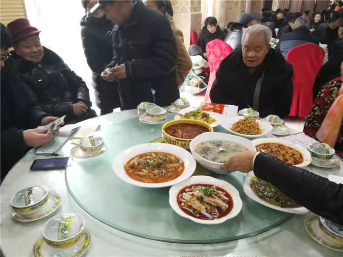 綿陽中旅假日旅行社(省青綿陽分社)今天在永新皂角鋪西華苑度假村召開迎春聯(lián)誼會(huì)